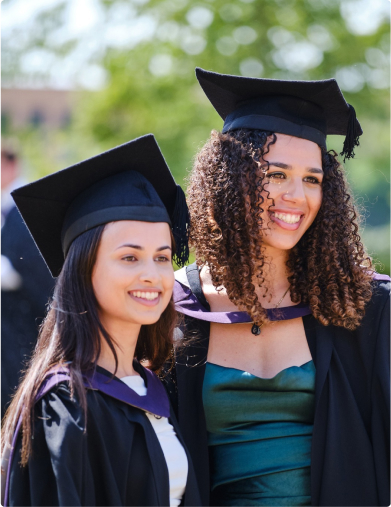 Студенти на випускному